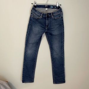 This item is no longer available. It won’t let me delete the listing.